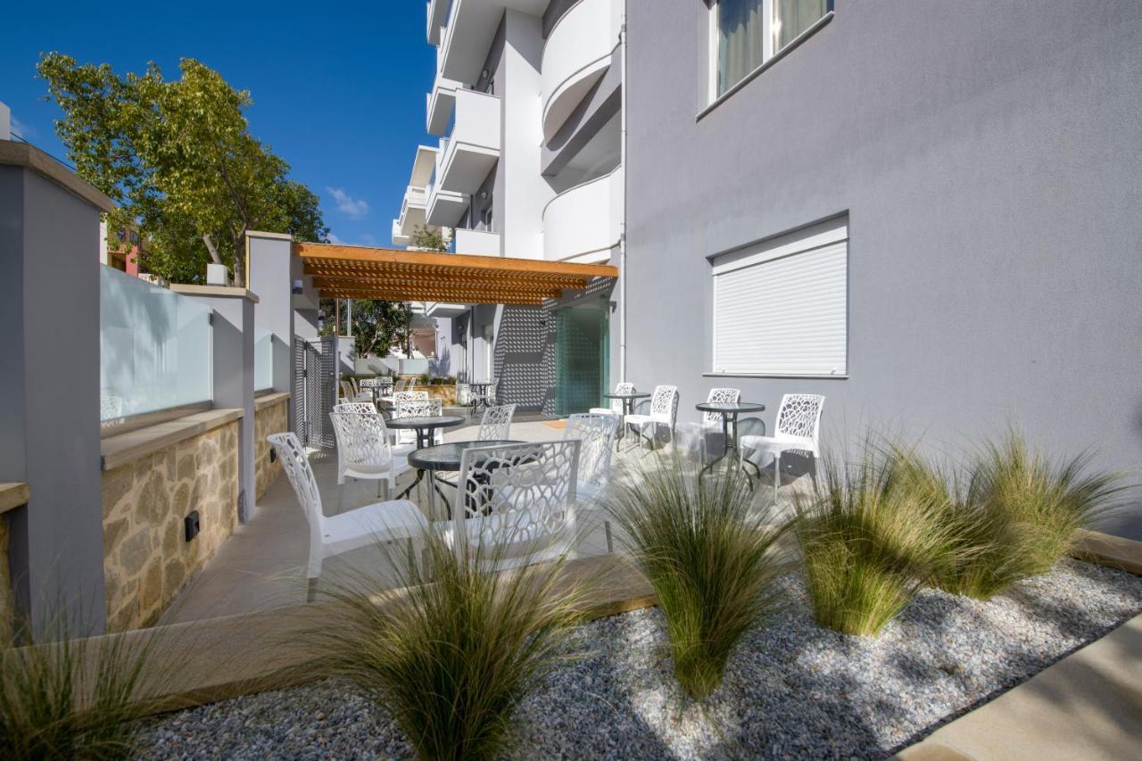 Deluxe City Hotel Chrissi Akti Chania Exterior foto