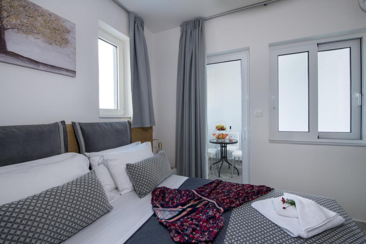 Deluxe City Hotel Chrissi Akti Chania Exterior foto
