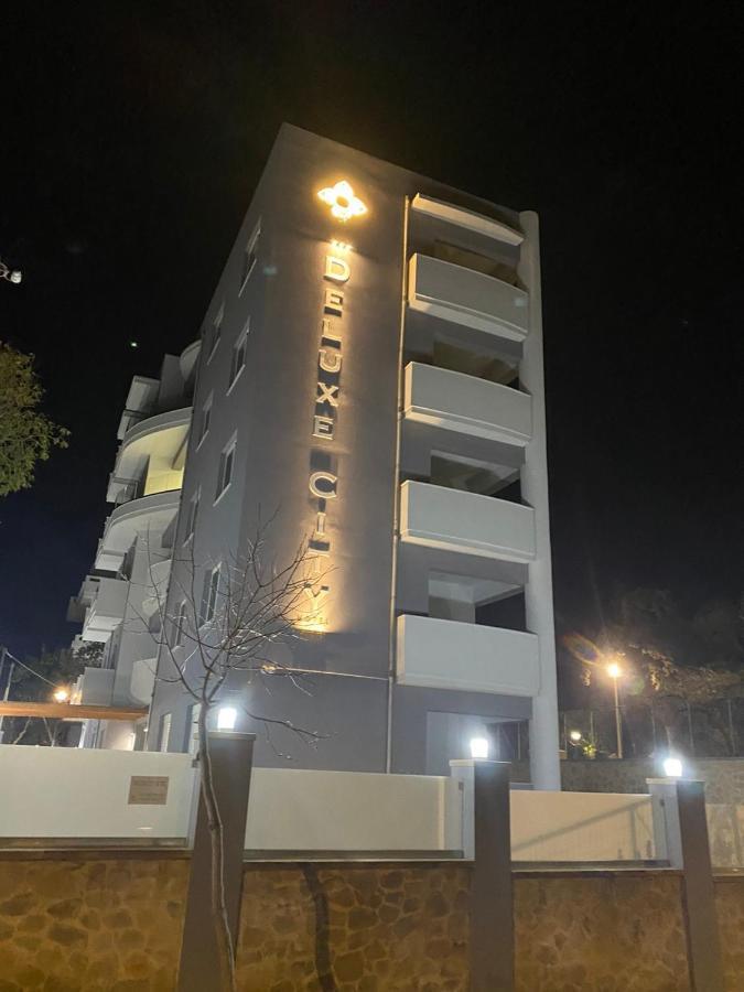 Deluxe City Hotel Chrissi Akti Chania Exterior foto