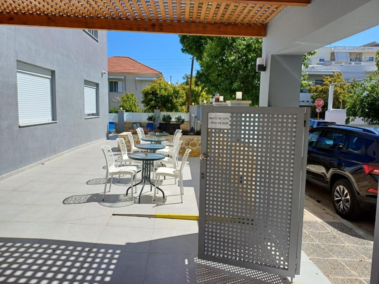 Deluxe City Hotel Chrissi Akti Chania Exterior foto