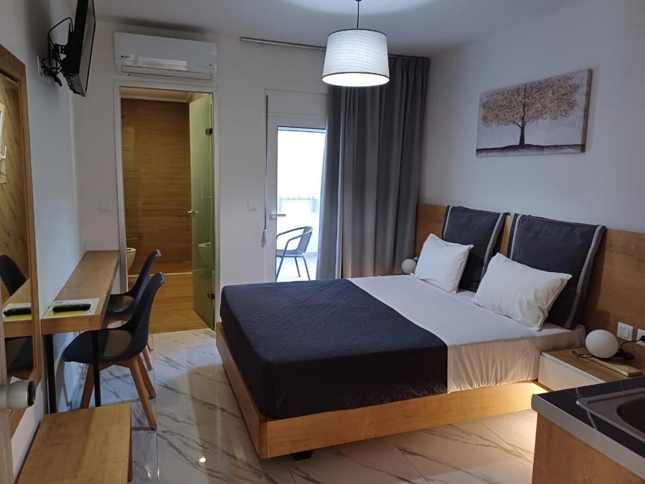 Deluxe City Hotel Chrissi Akti Chania Exterior foto